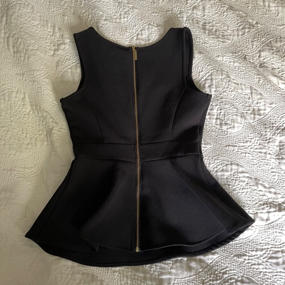 Black tank top with gold zipper - Picture 3 of 8